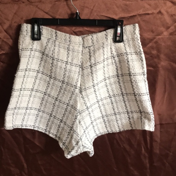 Cream and black with silver threads zip up dressy formal high rise shorts size M - Picture 2 of 15